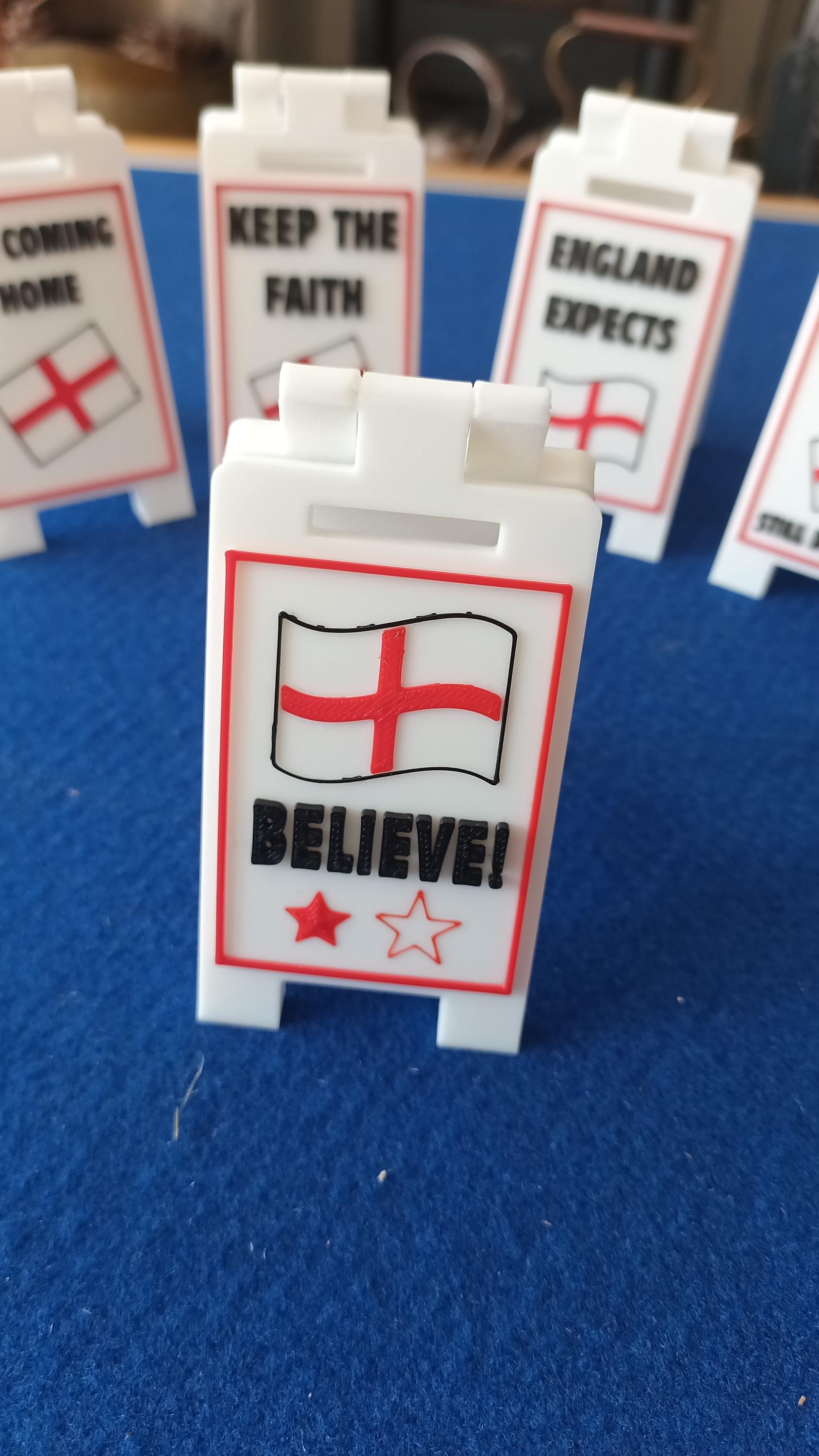 England Football World Cup 26 Mini Floor / Desk Signs 9cm