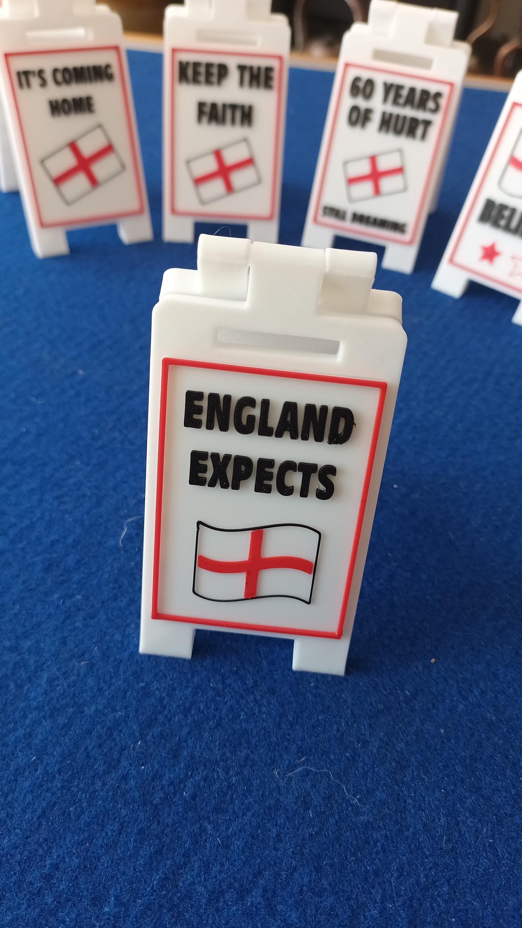 England Football World Cup 26 Mini Floor / Desk Signs 9cm