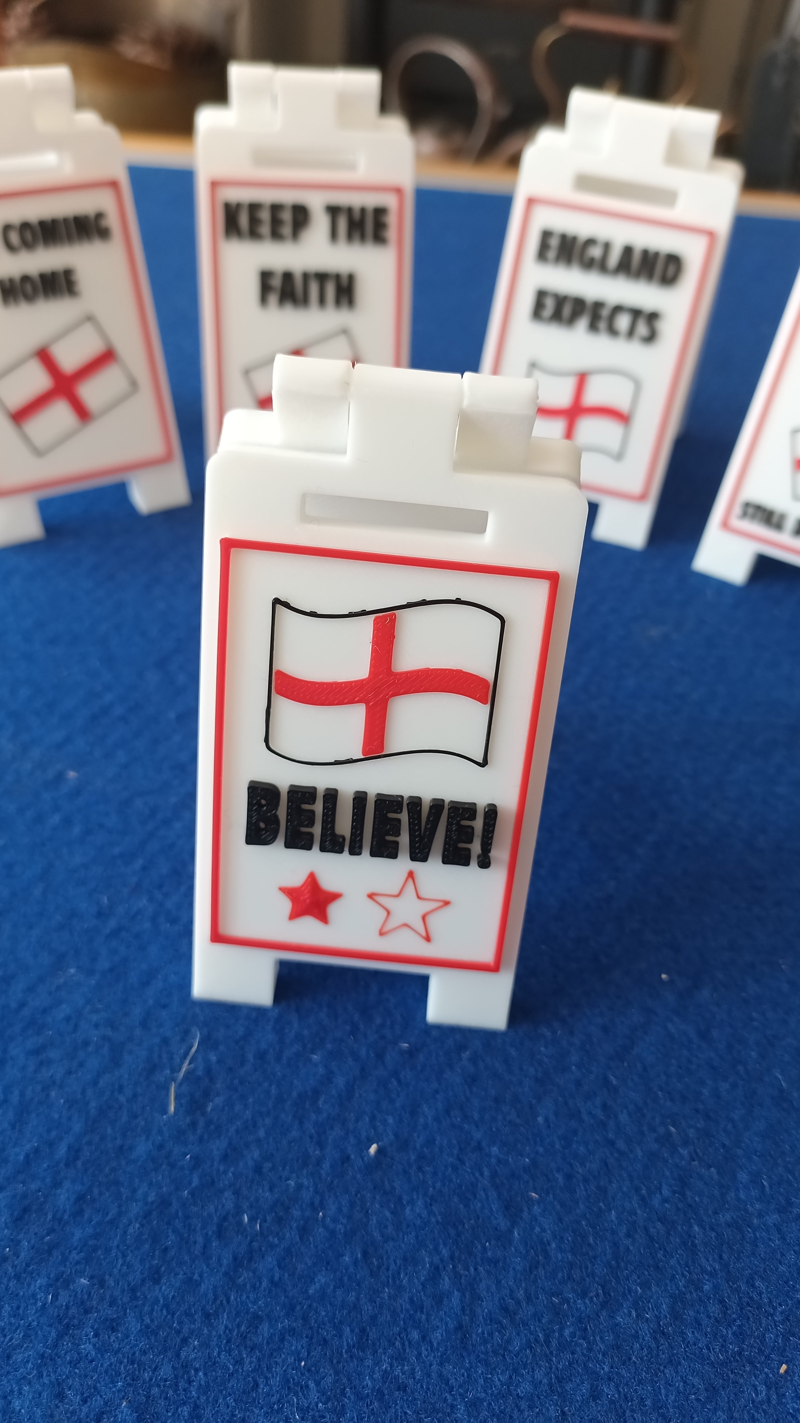 England Football World Cup 26 Mini Floor / Desk Signs 9cm