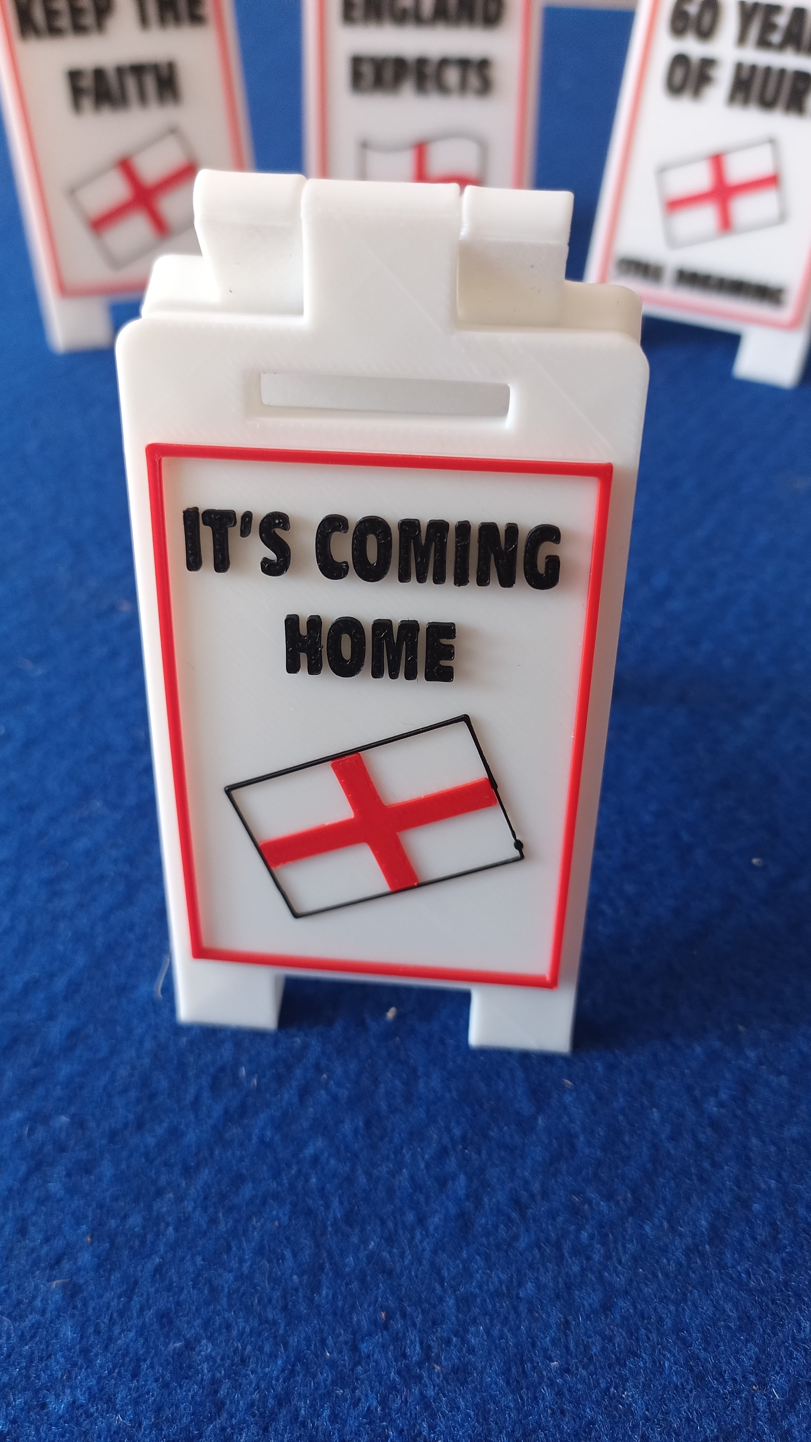 England Football World Cup 26 Mini Floor / Desk Signs 9cm