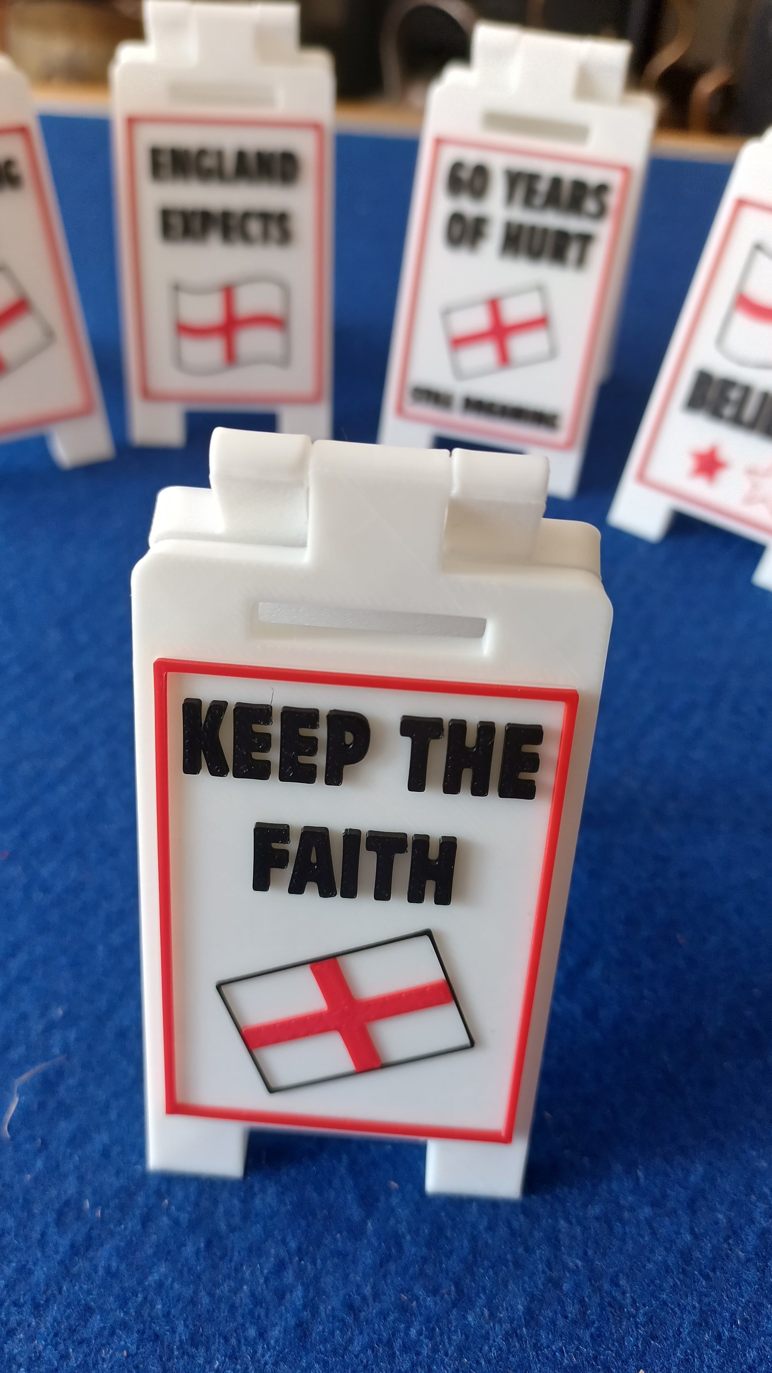 England Football World Cup 26 Mini Floor / Desk Signs 9cm