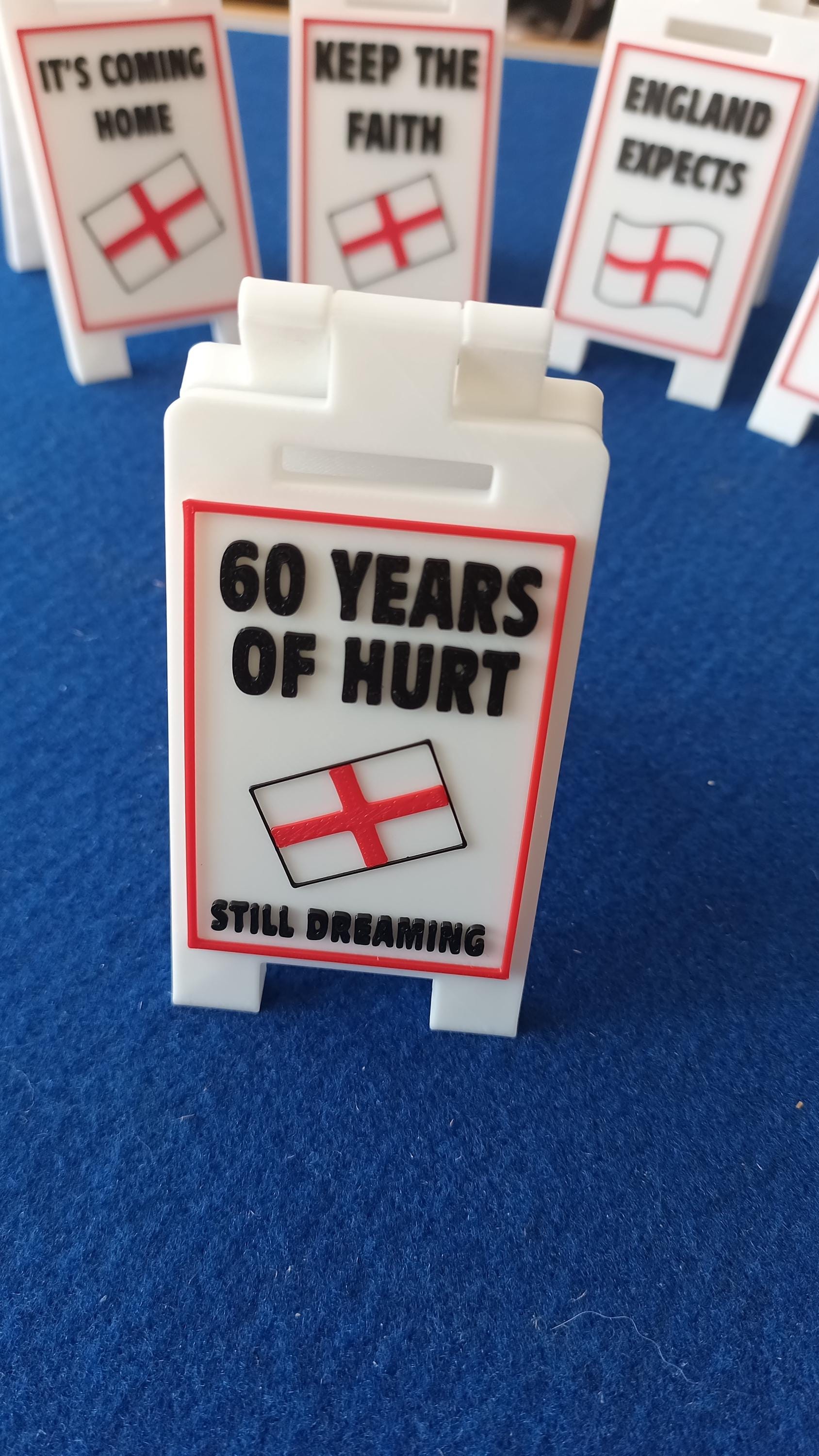 England Football World Cup 26 Mini Floor / Desk Signs 9cm