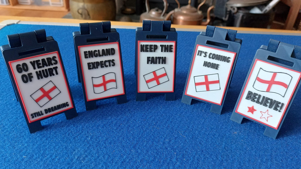 England Football World Cup 26 Mini Floor / Desk Signs 9cm